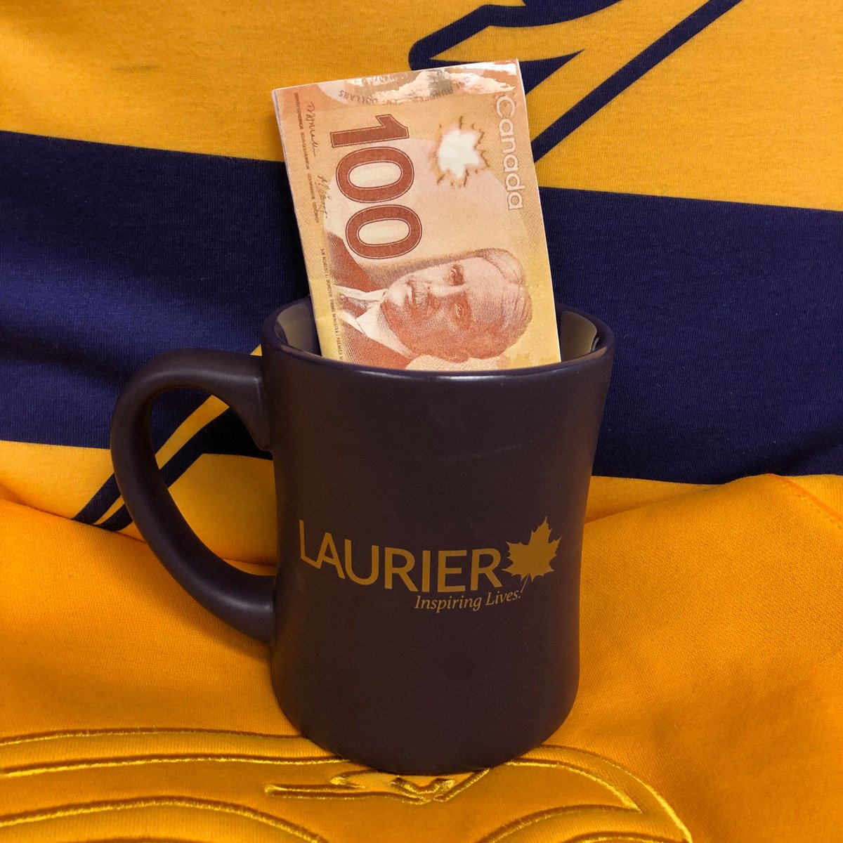 So...u need a top up?
💛your mug,
could win,
this mug 💜(and content$) 
U in? RT = yahoo-buck-a-roo!
Let's go!
#1Winner101prizes 
#becausewecan