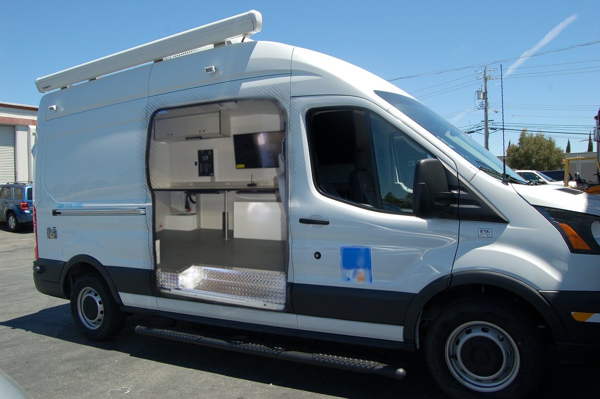 ENGMobileSystem's tweet photo. "Its inside is bigger than its outside." https://t.co/nCDNHuBVCN