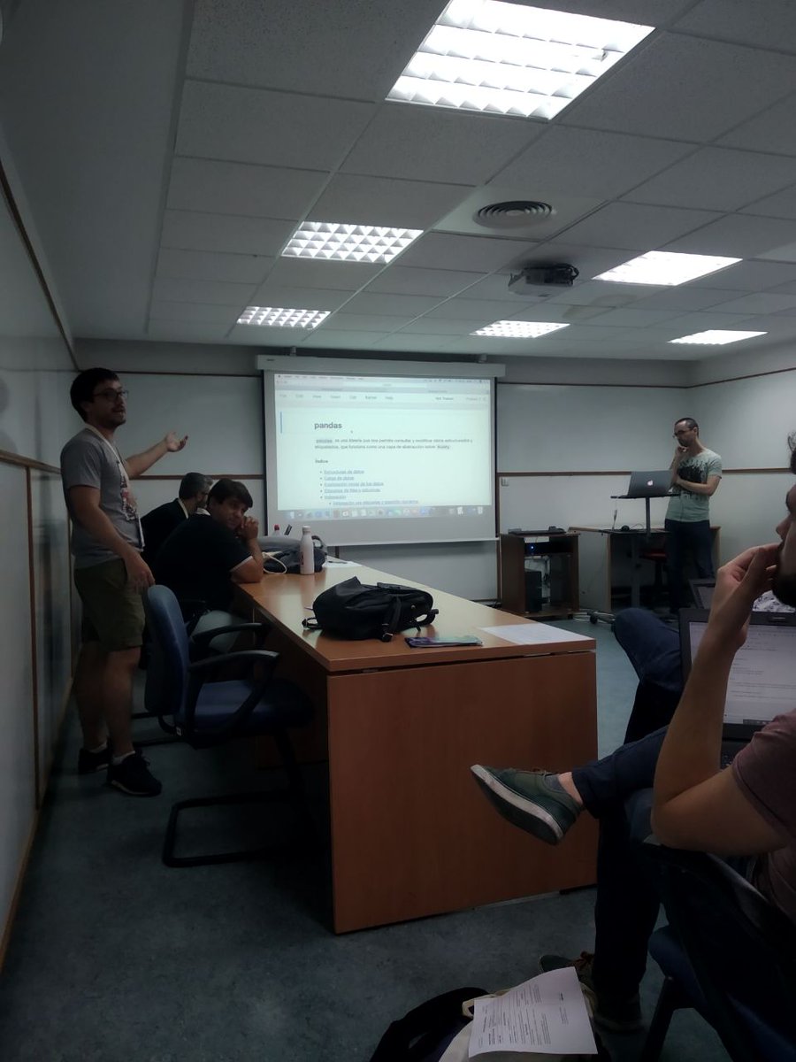 PyDataMallorca's tweet photo. Más fotos del tutorial de Data Science en la #PyConEs19 https://t.co/dXCSjIkAsV