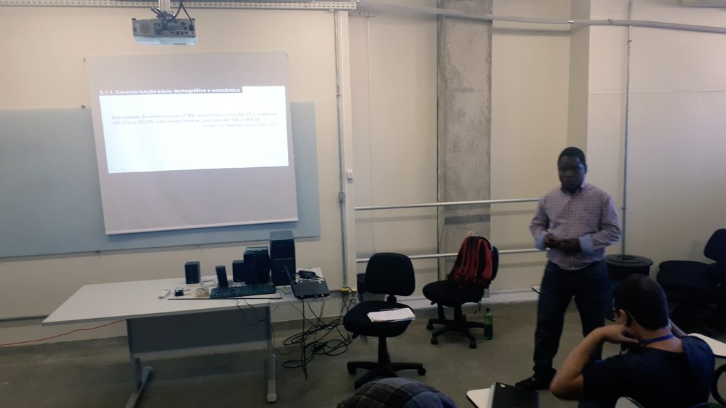 Mais uma tese de doutorado qualificada no LNRB! Nesta semana o doutorando Adriano Nafital, qualificou sua tese intitulada: Influência do Padrão do Ciclo Sono-Vigília e Estado de Humor no Desempenho Acadêmico em Estudantes de Medicina na UFRN, sob orientação do Prof. John.