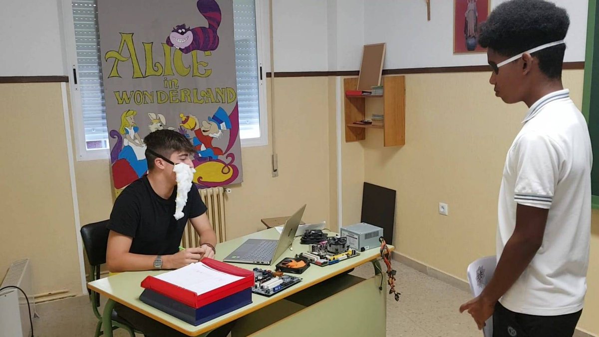 sanjosevalde's tweet photo. 👉El #colegiossv está rematando el vídeo 🎥 para @RetoTechde de @FundacionEndesa con el #proyecto2019 #SanJosé #UnaInstitucion #EducandoenValdemoro #Since1878 #repetimos #disney #marvel #HijasdelaCaridad #innovación #Actividades #robótica🕹️ https://t.co/18AGhlwaqN
