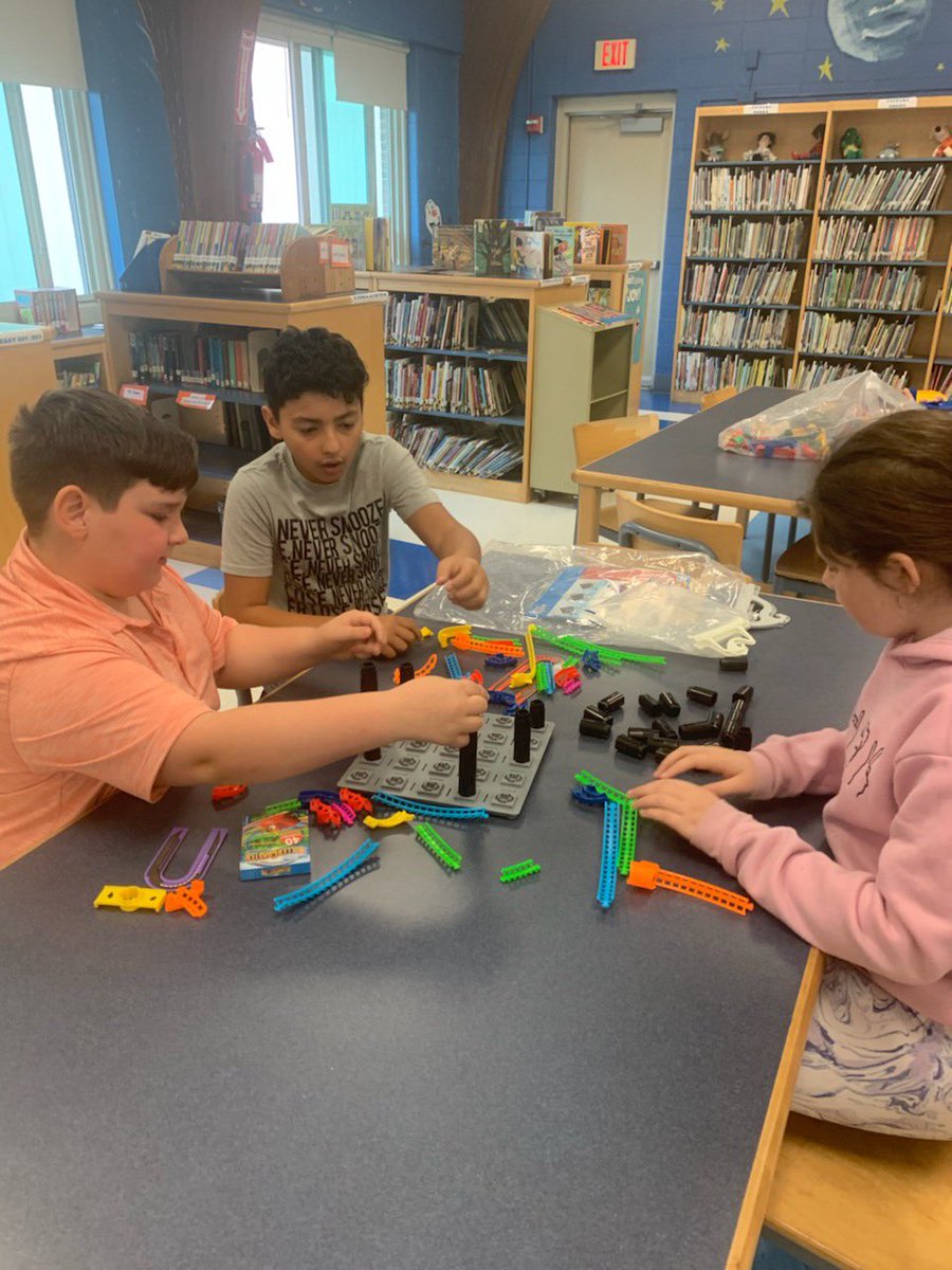 duffieldcsd's tweet photo. Fifth Graders wanting to visit the library’s Makerspace instead of going outside for recess. #connetquotleads https://t.co/b06CXKDUFN