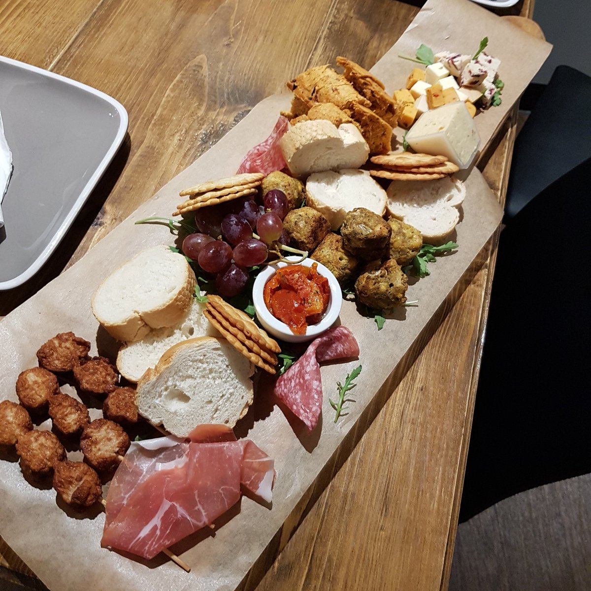 Deliciousness on a platter...and we also have the pleasure of the talented Kayleigh Marie from the x factor in the cafe tonight 🎤😋 #no11cafebar #entertainingbridgend