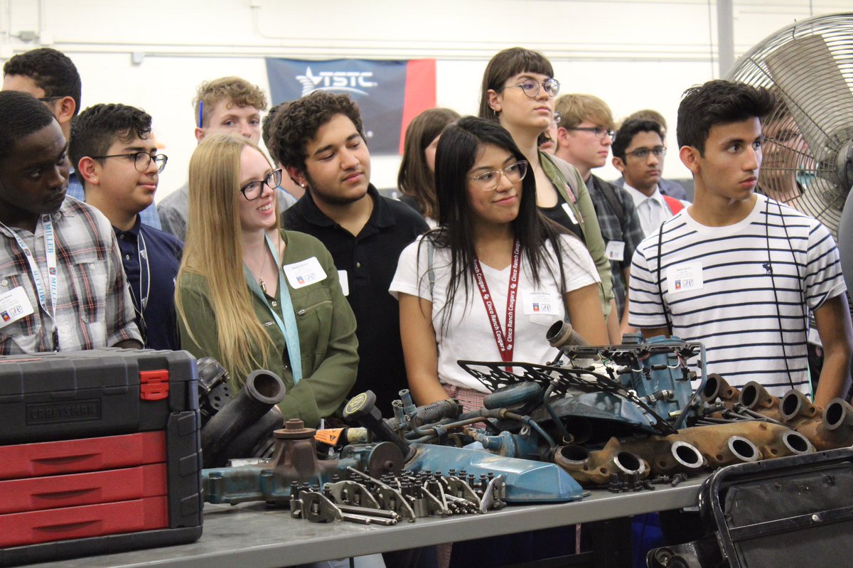 TSTCFortBendCo's tweet photo. TSTC and @CFBChamber were host to nearly 200 high school students and 20 industry partners for #MFGDay19. The event helped increase awareness on #manufacturing as an evolving industry. #engineering #TSTCProud #TSTCtechnicallybetter https://t.co/w0NQwDd1Wz