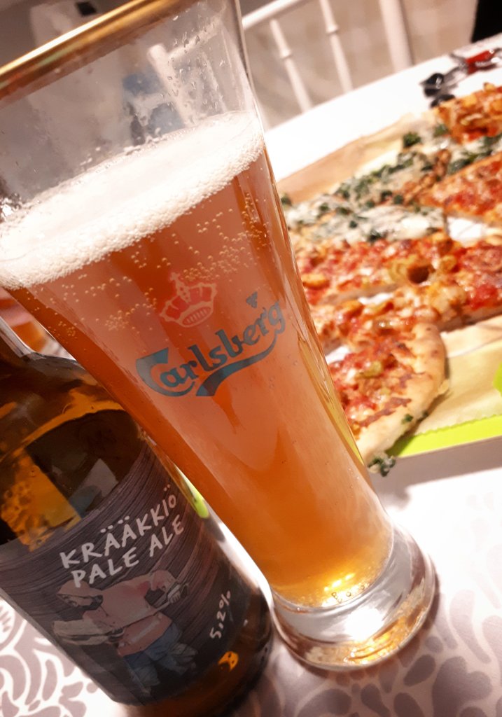 anuanupeltonen's tweet photo. Päästiinpä juomaan "kesän viimeinen" Krääkkiö Pale ale humalan kasvupaikkaan.
Mukissa Pale ale. Paikassa Krääkkiö. #MApanimo https://t.co/RQTBm8pj8S