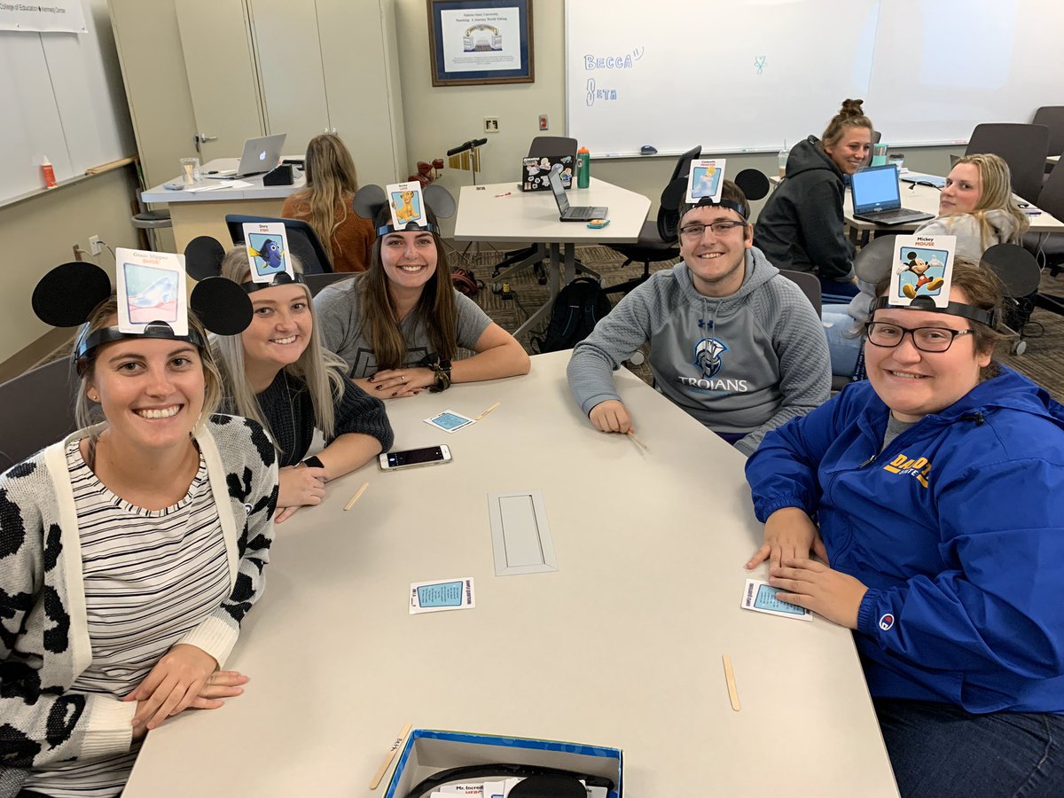 HimleyBeth's tweet image. Today in science methods, we played Headbandz to see how we can help our students ask quality questions. Also a great review game! #dsu360 @WieselerSylvia @MrShaunMaher @ms_beccanelson @cmoconnell2021 @SethWeidenbach