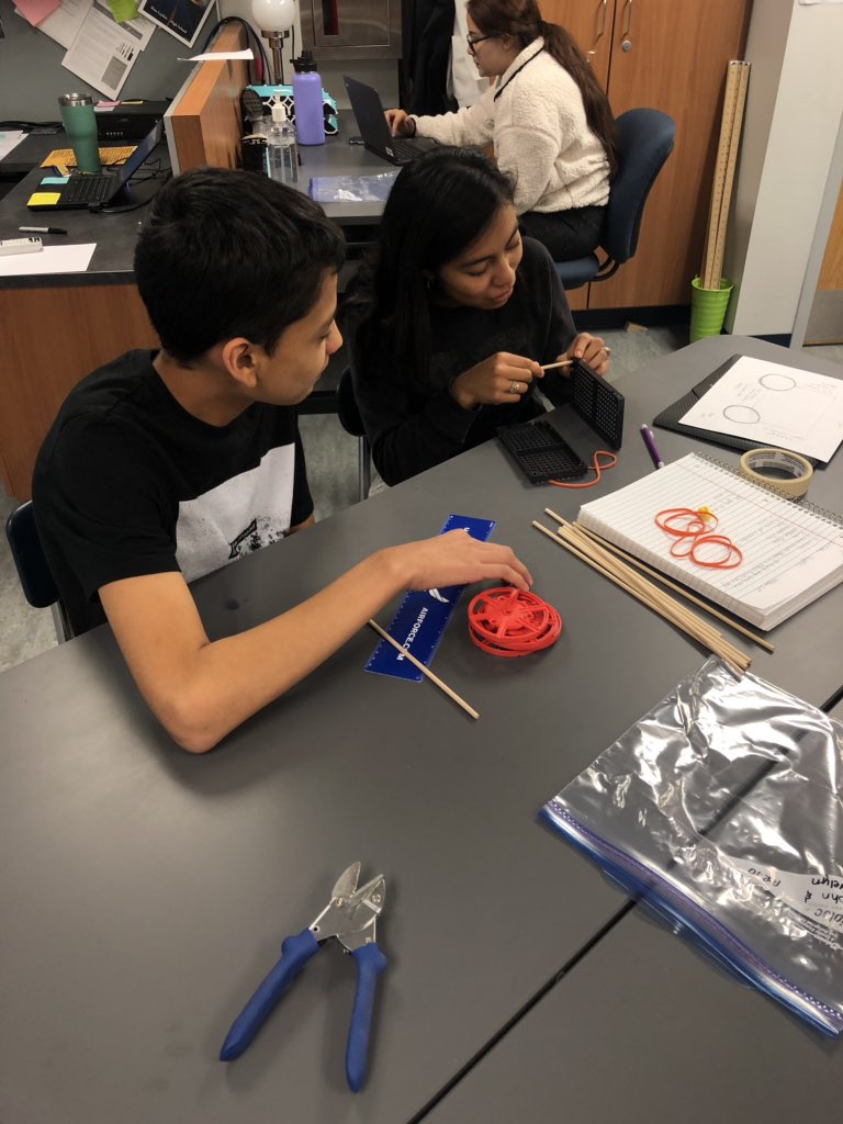 ToriHeinrich's tweet photo. Who is building the winning car? #StayTuned #PhySci #leydenpride https://t.co/x6pqFzrEvp