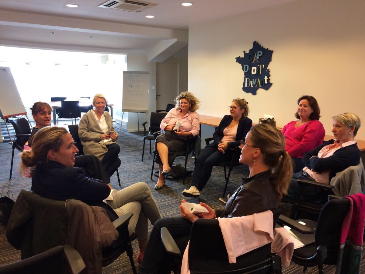 Corella031062's tweet photo. @BougeTaBoite @ellesbougent @mabanque_bnpp #entrepreneuriatfeminin  réunion à La Rochelle agence de  BNPPARIBAS de la grosse horloge ! Toujours le même dynamisme ! Présentation métier : merci Estelle merci à @mabanque_bnpp pour les locaux https://t.co/9iByu9vtQT