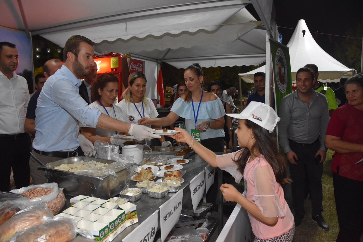 kadiraydarr01's tweet photo. Lezzete ADANAn şehirde Lezzet Festivali'ndeyiz. Fıstık gibi Ceyhan'da üretilen yer fıstığımızı tanıttığımız standımız üç gün boyunca lezzet severlerle olacak. #adanan https://t.co/js2zlzeYxw
