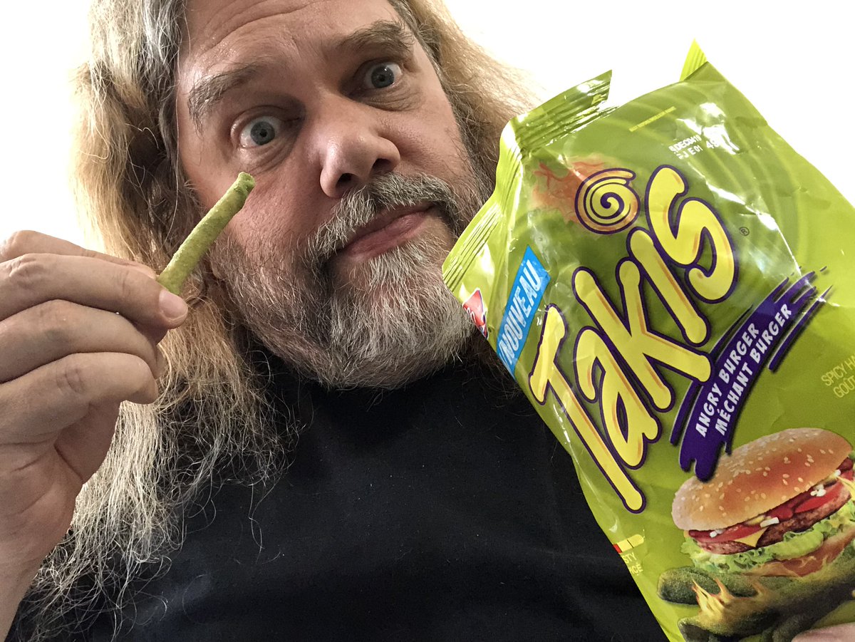 grizzlybaldwin's tweet photo. #タキス、筒状に丸められた #トルティーヤチップス。
「#アングリーバーガー」味が気になったので、購入。
不思議と、#ピリ辛バーガー風味、#ピクルス の味までしっかりと伝わって来る。
.
#takis
#AngryBurger https://t.co/pVYXS3XWRH