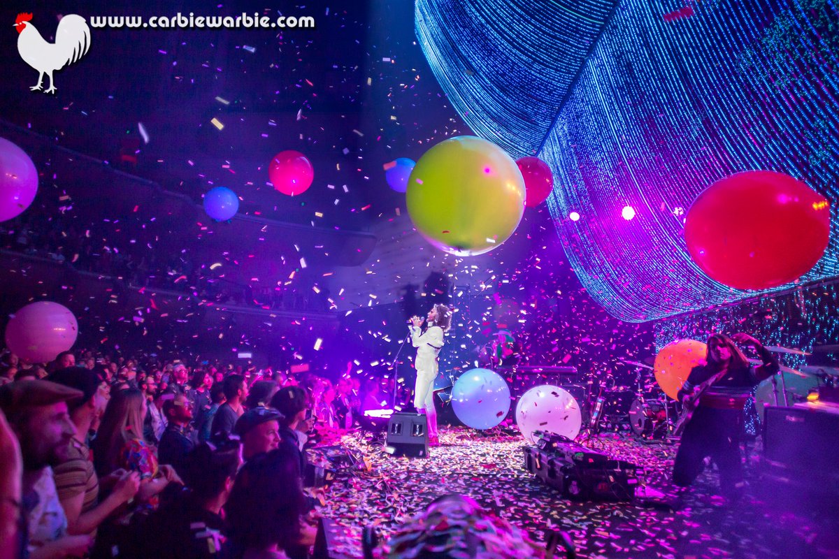 🔥🎈A flamin' good time at @theflaminglips at the @artscentremelb ! ❤⚡🐓 #TheFlamingLips #MelbourneFestival @melbfestival @waynecoyne