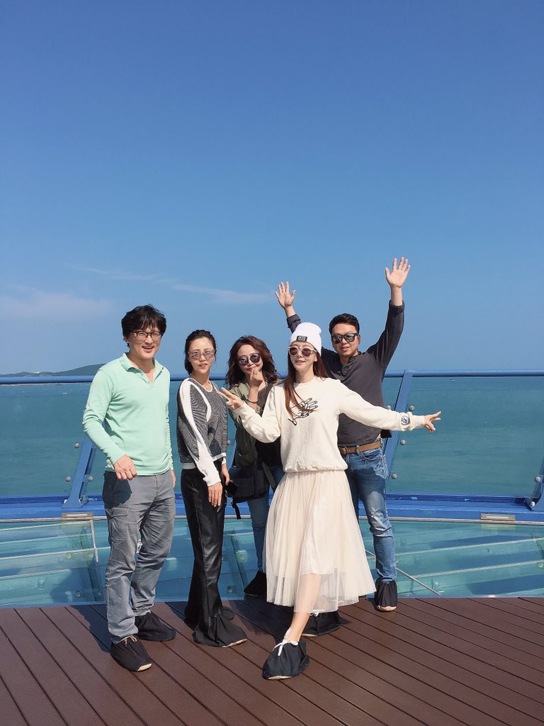 iriskimhj's tweet photo. 제24회 #2019부산국제영화제 #BIFF 💃🏻🎉
#Speacial_thanks_to 
ᶜᴿᴱᴰᴵᵀˢ ᵀᴼ

💄 #제니하우스_현진쌤 @jennyhouse_hyunjin 
💇‍♀️ #제니하우스_윤미쌤 @yunmizo
💅 #제니하우스 #네일아트
💍 #J_ari #정예진디자이너 @j.ari1004
💎 #alliche #엘리체 #김연숙대표님
👗 #드레스 #여배우 #김혜진 https://t.co/dnhd8gQQPS