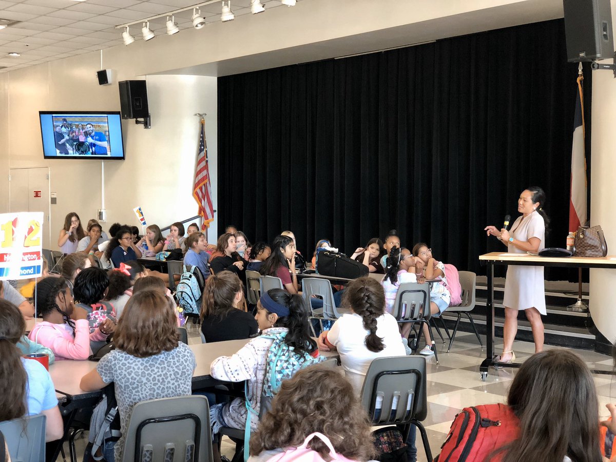 midwaysservices's tweet photo. Thank you, @BattleSoo, for speaking to our students at @woodgatemisd this week! We enjoyed having you! #YOURETHEBOSS https://t.co/0yT7XjVXE0