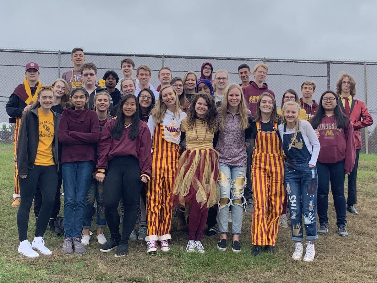 MsStilesPsych's tweet photo. Have a great weekend Irondale!  School spirit is on point in #APpsych #HomeComing #GratefulForThisCrew https://t.co/WuTKIWndTg