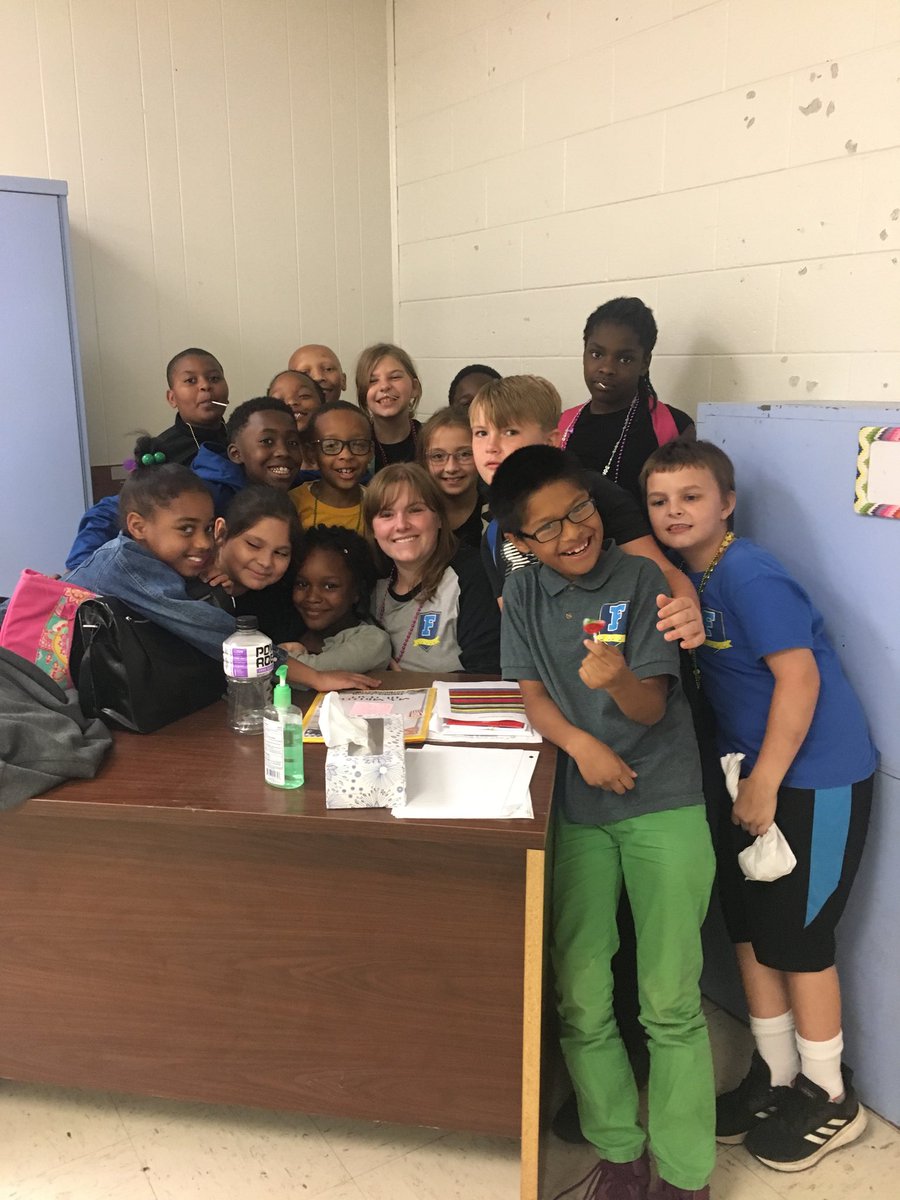 Powers_SWES's tweet photo. Ms. Pyron’s last day at Southwest Elementary. Her students will miss her! https://t.co/zkogaA2Qan