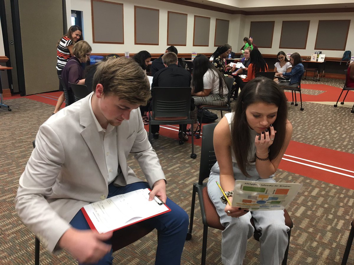 educate_cfsfc's tweet photo. Forsyth Middle College students engaged in learning what it takes to build a #budget while considering their #creditscore . #financialeducation  #financialeducationmatters #smartaboutmoney #centerforsmartfinancialchoices #adultforaday #adulting @MCFPhoenix https://t.co/FqXZ97mnjJ