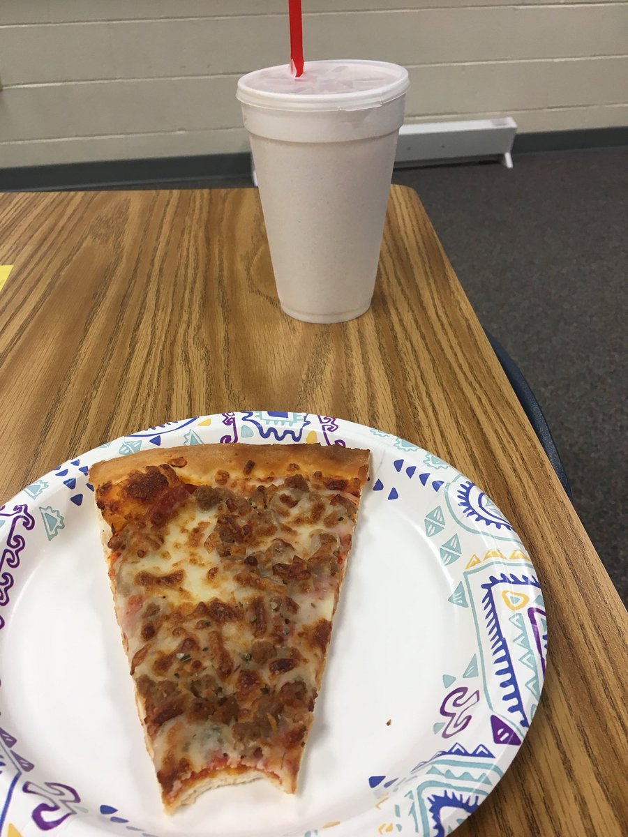 misscramer4's tweet photo. Pizza party! As a class we try to earn 6 brownie points for a reward by exhibiting good behavior. These things include being polite and using manners, having a perfect 10 in the hallway, staying focused during smal groups, and being respectful to peers. Happy Friday 😊 https://t.co/t4ty7VI2HT