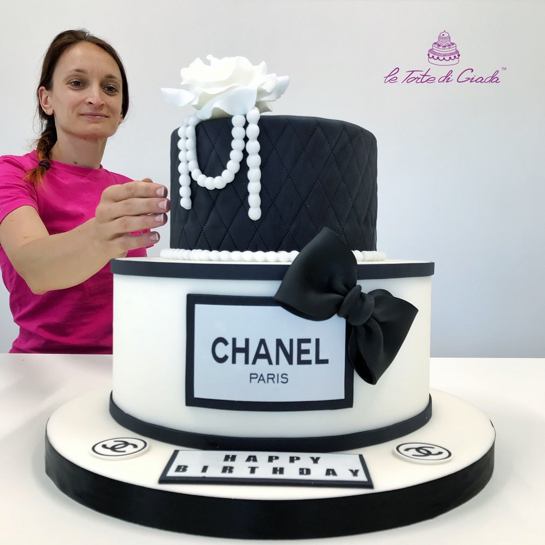 Le Torte Di Giada Pa Twitter ℂ𝕙𝕒𝕟𝕖𝕝 ℂ𝕒𝕜𝕖 Un Po Anni Un Po Glamour Un Po Floreale E Un Po Preziosa 𝔼𝕥𝕧𝕠𝕚𝕝𝕒 Cherie Letortedigiada Brescia Calcinato T Co T0pymjup4i