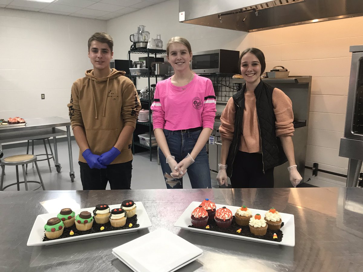 KurtWeyers's tweet photo. So excited to judge our @AshwaubenonHS culinary students cupcake contest. #cupcakewar #WeAreASD #StrongerTogether https://t.co/6hciivpaL4