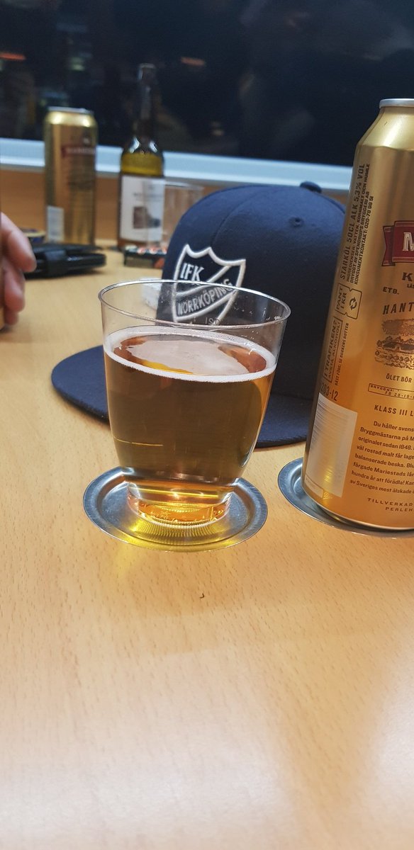UffesGrabbar's tweet photo. Träffa giffare på tåget. En sak har vi gemensamt och det är att vi hatar svartvitt. #hatasvartvittt https://t.co/K0AC7usT7k