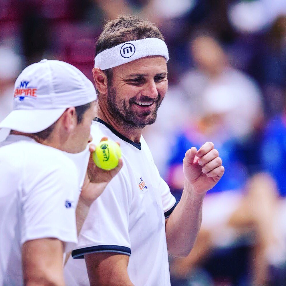 😄 When you come out of retirement and help the young guns to their first-ever <a href="/WorldTeamTennis/">World TeamTennis</a> Final 😄#FridayFeelings