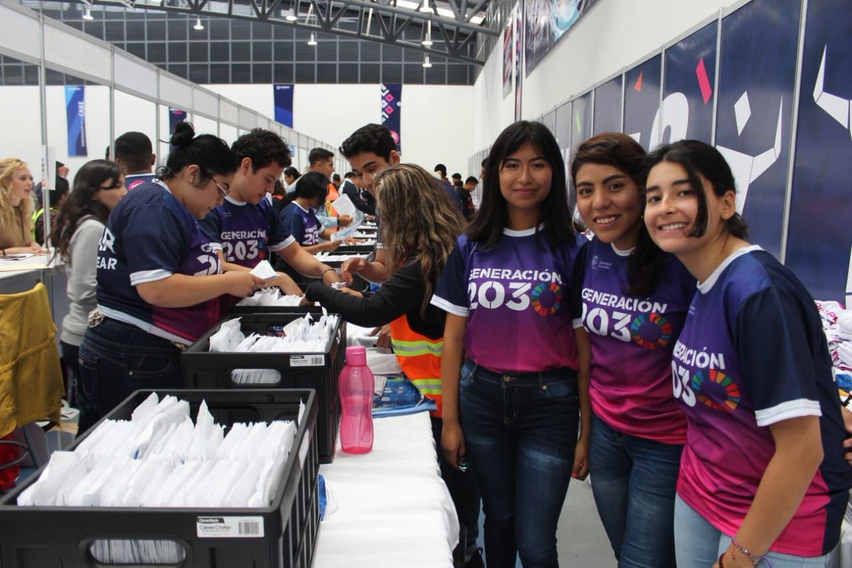SejuveQro's tweet photo. ¿Ya tienen todo listo para el #QroMaratón2019?🏃♀️🏃♂️
Vayan por sus Kits al #Parque2000, allá esta todo el equipo de #Generación2030 apoyando en la organización y logística de este gran evento deportivo👍👏 https://t.co/MtxLOoppsx