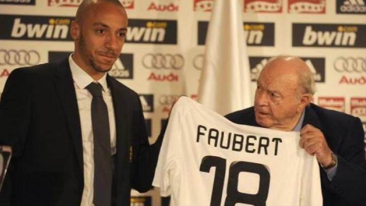 #25One of the weirdest transfers in football history.Julien Faubert, who couldn’t get a kick for West Ham at the time, somehow shithoused himself a loan move to Real Madrid of all teams.The highlight of his Real Madrid career was falling asleep on the subs bench.