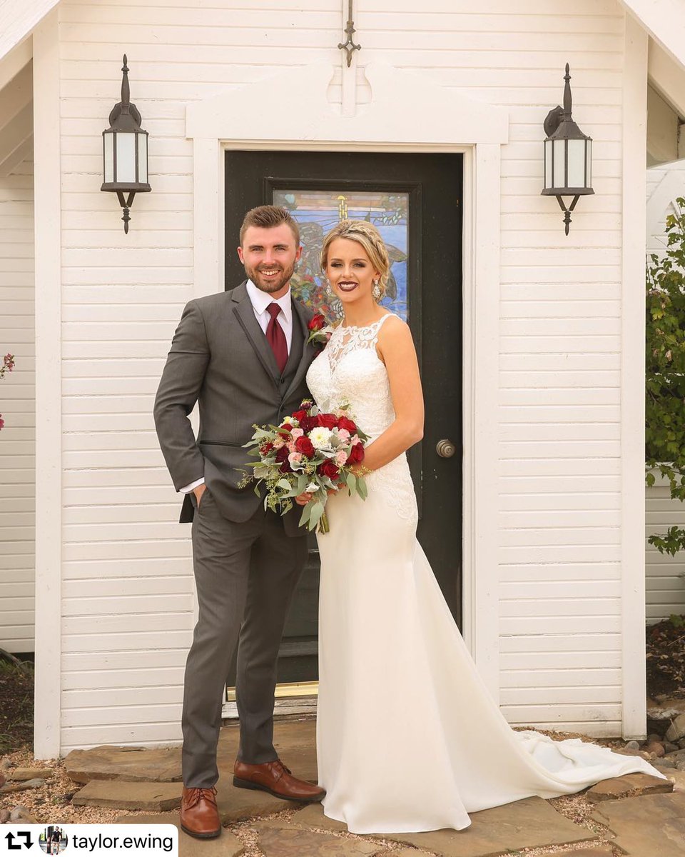 BeaumontRanch's tweet photo. The #fallwedding pics from 2018 on the Ranch are getting us excited for this season. 😍🍁🍂
📸#repost Instagram: taylor.ewing
So proud of my little/big sister. Another congratulations to her and her new husband! I couldn’t think of two people more perfect for each other ❤️💍 https://t.co/LYucowxYjM