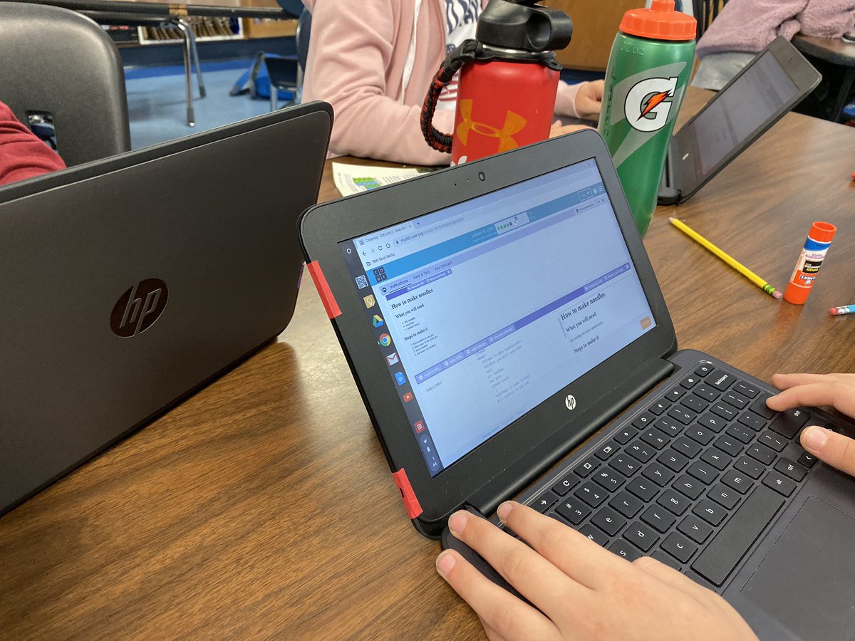 lizzyfaydouglas's tweet photo. Making a <li> list </li>. ✅ it twice. @TeachCode @codeorg @csteachersorg @CSTAMaine @projectlogin #cs4maine #codeme2019 #HTML #csdiscoveries #csd @mmsa_org https://t.co/glOQkwmgeP