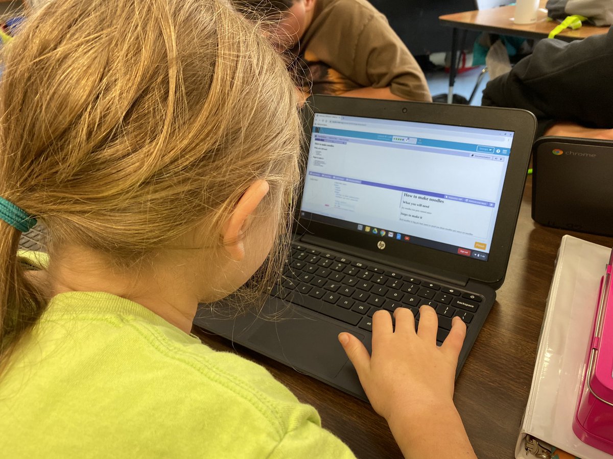 lizzyfaydouglas's tweet photo. Making a <li> list </li>. ✅ it twice. @TeachCode @codeorg @csteachersorg @CSTAMaine @projectlogin #cs4maine #codeme2019 #HTML #csdiscoveries #csd @mmsa_org https://t.co/glOQkwmgeP