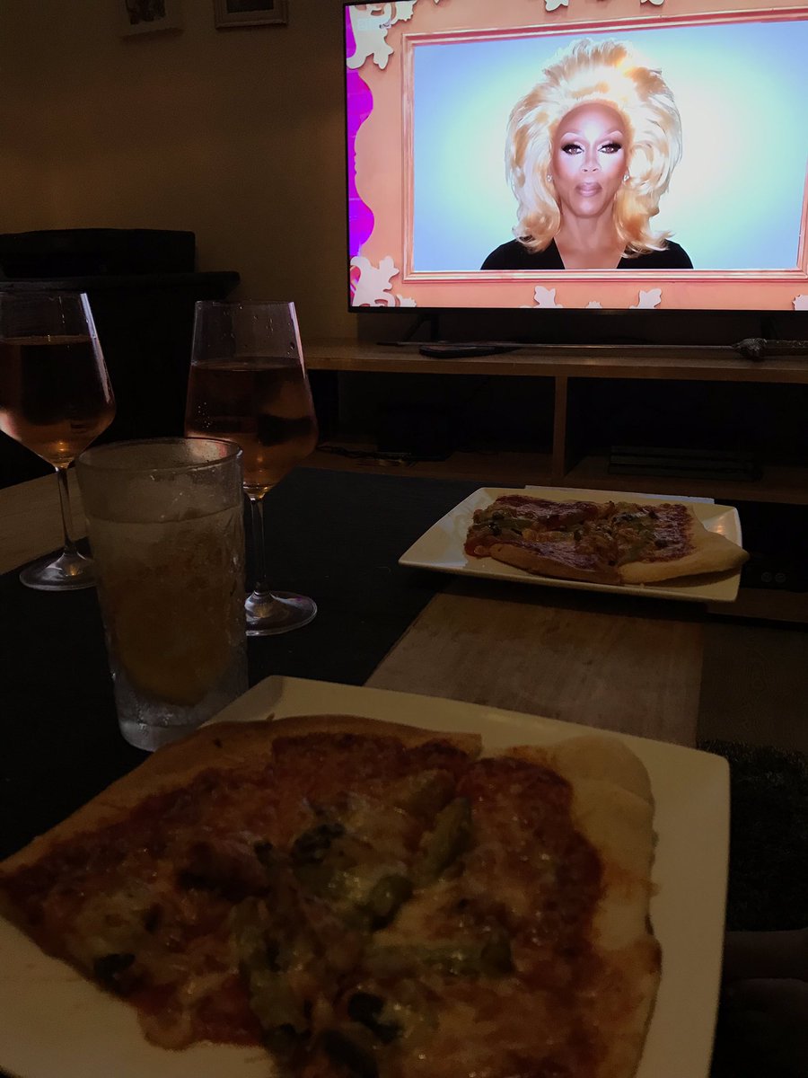 Drag Race pizza party!
