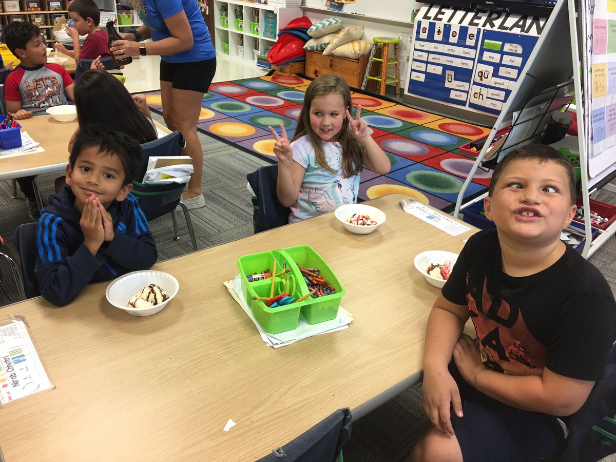 SmithsBobcats's tweet photo. Thank you to our amazing PTA for our ice cream party!! @SunsetValleyES https://t.co/UGcP17xGA8