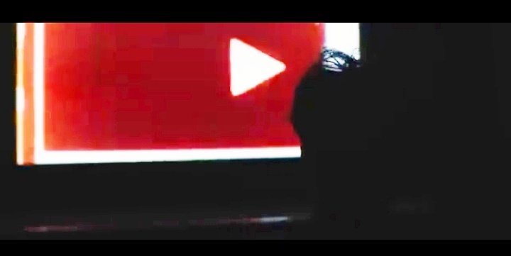 OttaSSat8's tweet image. #FabrizioMoro videoclip #PerMe
💔💘💞
"🎷🎷"

(Immagini dal videoclip del verso citato rese più chiare)

631.000 visualizzazioni su YouTube YouTube giorno 22
💪💪