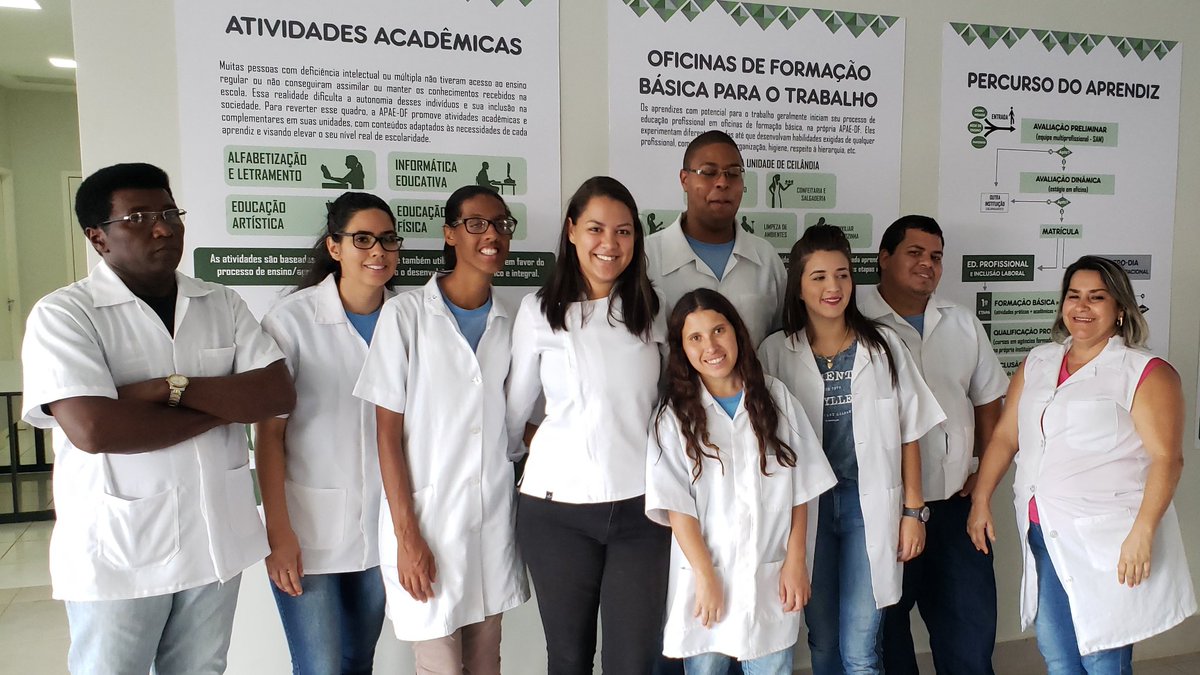 apaedf's tweet photo. O Senac e a APAE-DF acabam de concluir um curso de qualificação na área de técnicas básicas para cozinheiros. A certificação nesta sexta (4), na unidade da Associação em Ceilândia. Agradecemos ao Senac pela parceria! #apaedf #ceilandia #senac #qualificacaoprofissional https://t.co/KTJQq9INnB