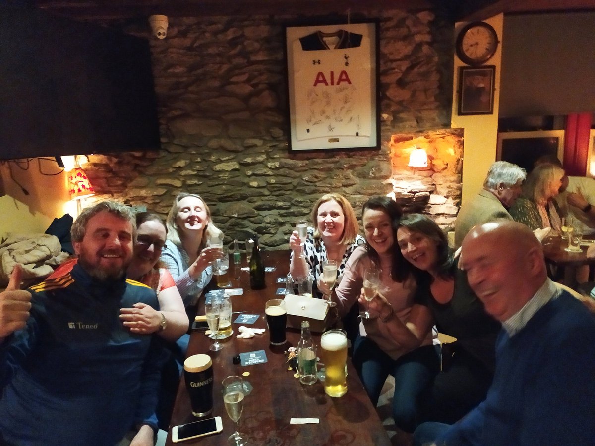 CornudePopcorn's tweet photo. The Usual Suspects ...Arrived in #Dingle for #Blas2019 @BlasNahEireann whoop ... Getting ready for #SingAlongSocial @dickmacksbrew #HupDingle #5hourDrive #Worththemileage #OnceAYear https://t.co/wpNqt53jWE