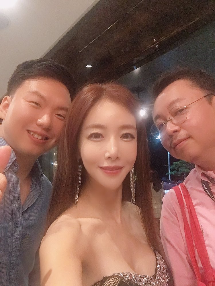 iriskimhj's tweet photo. 제24회 #2019부산국제영화제 #BIFF 💃🏻🎉
#Speacial_thanks_to 
ᶜᴿᴱᴰᴵᵀˢ ᵀᴼ
💄 #제니하우스_현진쌤 @jennyhouse_hyunjin 
💇‍♀️ #제니하우스_윤미쌤 @yunmizo
💅 #제니하우스 #네일아트
💍 #J_ari #정예진디자이너 @j.ari1004
💎 #alliche #엘리체
👗 #드레스 #클러치 #슈즈 
 #여배우 #김혜진 https://t.co/9ER0YzOp0z