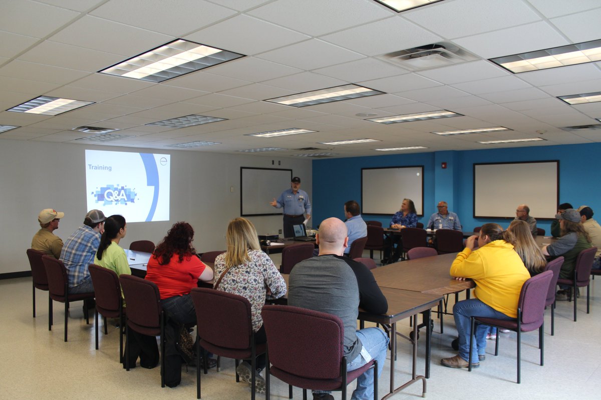 CovestroUS's tweet photo. We never miss an opportunity to show the next generation how we make our #innovative products! For #MFG2019, we partnered w/@WVNCC to host students & faculty at our New Martinsville plant, where they heard from our experts & took a behind-the-scenes tour. Thanks for visiting! 👋 https://t.co/WRtshIqzdl
