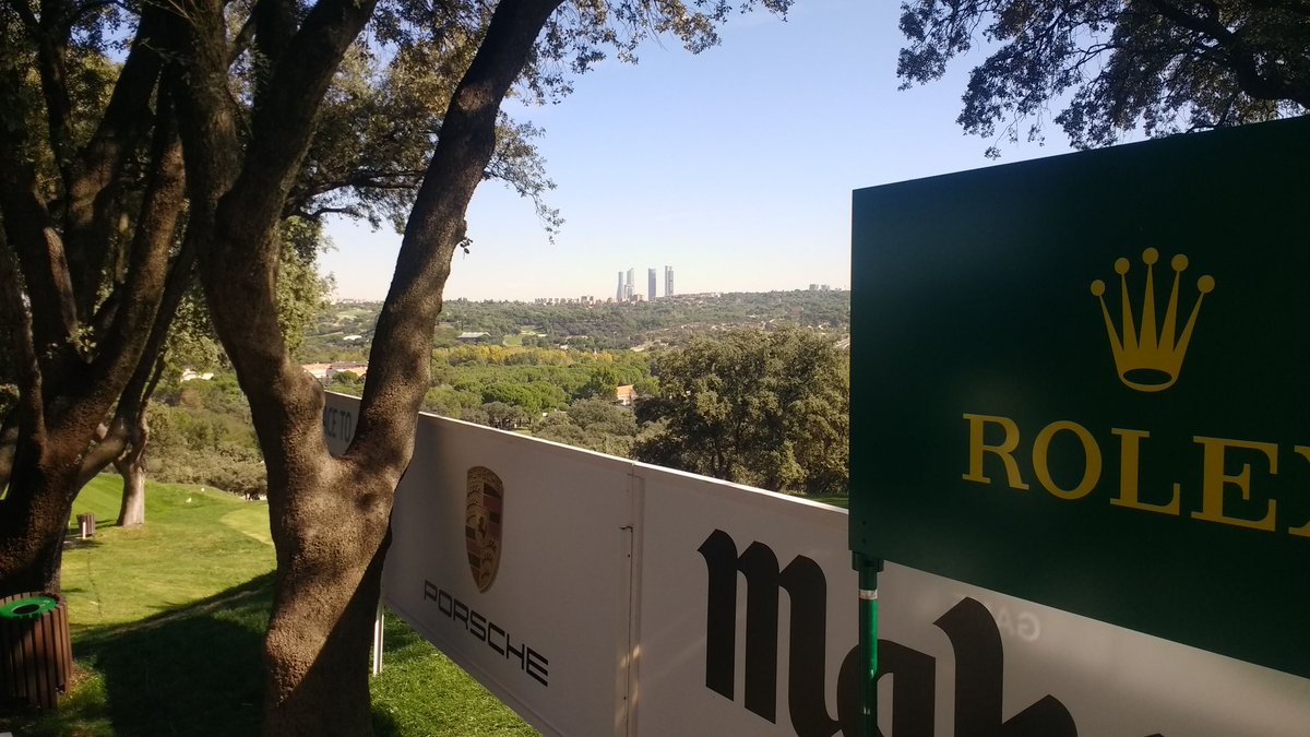 nando_els's tweet photo. Estas vistas del tee del 1😍😍😍😍...@MutuactivosOpen Un privilegio ver allí salir a @JonRahmpga @RCabreraBello @AdriArnaus @plarrazabal #chemaolazabal @Coelsss @AndreaPavan89 #OpenES https://t.co/gKB88nU3XB