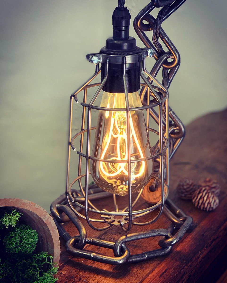 metalmanipul's tweet photo. New Style Small Chain Lamp©️🇬🇧 with smoke grey flexible LED bulb. Metal manipulations new edition check us out @metalmanipul https://t.co/JNEgxWLcn1 #metal #industrial #new #artwork #tablelamp #bulb #LED #RAW #chain #new2019 https://t.co/ahblawRFMl