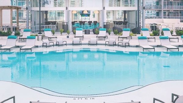 ohatlanta's tweet photo. @Nine15Midtown has been thoughtfully designed down to the last detail to create the apartment building’s #modern, handcrafted aesthetic. From its sleek lobby to its bespoke amenities, Nine15 Midtown embraces contemporary design. #ATLDesign https://t.co/XP7iO2TLzD