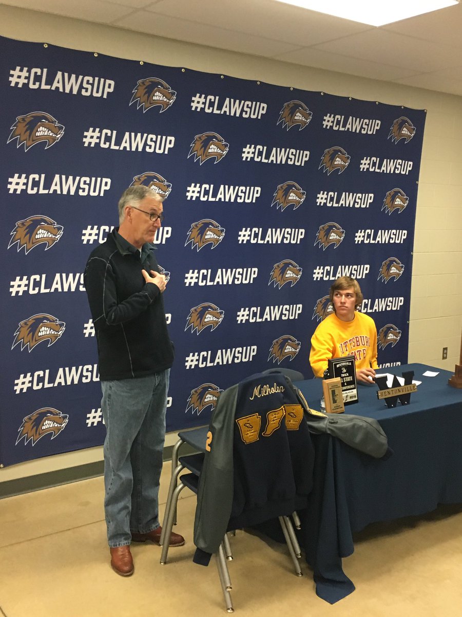 Wolverine_Track's tweet photo. West Track and Field Coach Dave Anderson will have track named after him at his former school in Ruston, LA.
Such an amazing honor. We are blessed to have him coaching our athletes at West!!
Congrats @2morepoints
#WestTrack
@Bville_Schools @BWHS_TheDen @Creekside17_18 https://t.co/Pq1RcEhW4Z