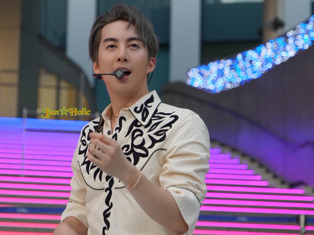 jjun_holic's tweet photo. 노래 부르는 모습도 멋지죠?ㅎㅎㅎ
빨리 보고싶어요~화이팅!!!나!!!ㅋㅋㅋ
@official_KHJ87  @KHJ_JJUN 
#CatchTheWave 
#onsale
#releaseevent
#20190924
#divercitytokyo 
#KimHyungJun
#김형준
#キムヒョンジュン
#SS501 #DoubleS301 https://t.co/2BHplgcrYq