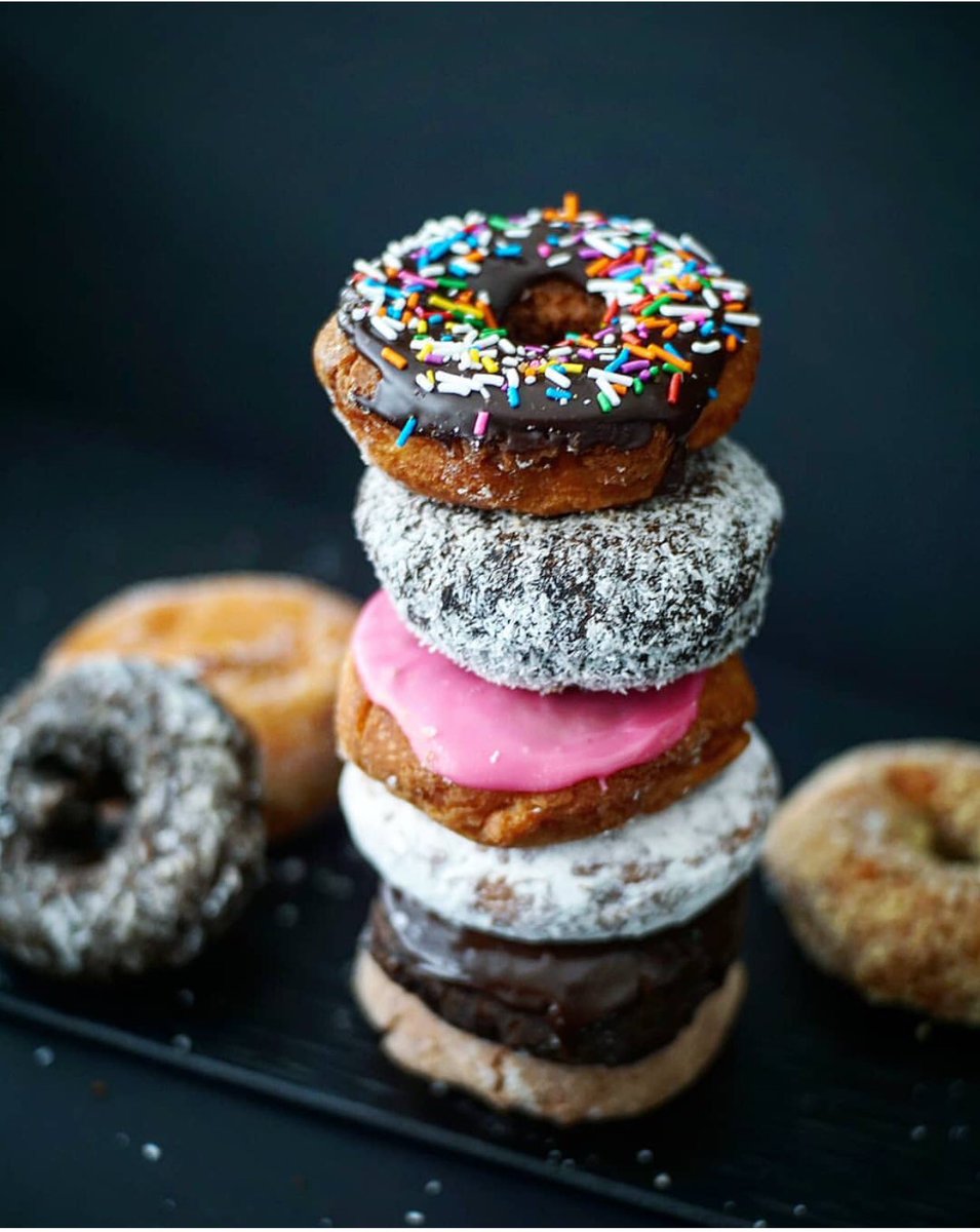 📸: @foodiegramca
📍：<a href="/leesdonuts/">Lee's Donuts</a>.ca

<a href="/Leesdonuts/">Lee's Donuts</a>.ca is one of the famous donut shops around town. Located at Granville Island Public Market, they serve handmade quality donuts based on recipes developed by founders Alan and Betty-Ann Lee in 1979.
