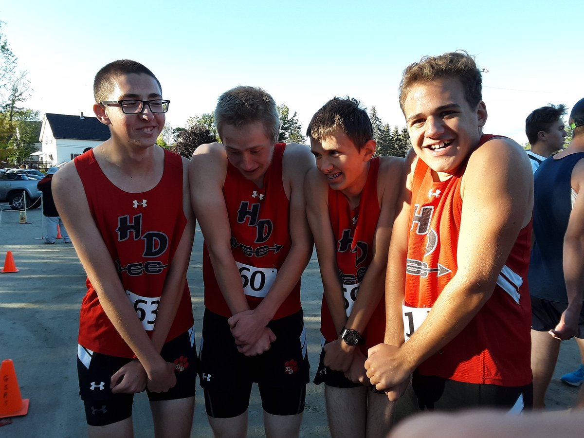 ElizabethLabier's tweet image. A cold but awesome homecoming race! I am so proud of this team. I wish I could have been able to run with everyone, but I am so happy I was able to be here with the team. #hdhspride