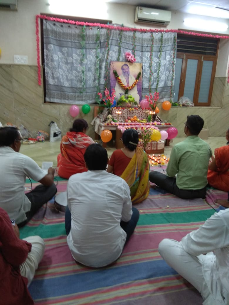 AshramBlr's tweet photo. 29.09.19~Sadhaks Of #SaintForHumanity in #Chennai celebrated #56thSelfRealizationDay of #Bapuji!

Also on
30.09.19~#Bhandara Program organised at MKB Nagar,Chennai for #POORS under #SelflessSewaActivities thereby promoting #ActionPackedThoughts of #बापूजी!
https://t.co/im5UHsLYiJ https://t.co/ohSqzbDqJh