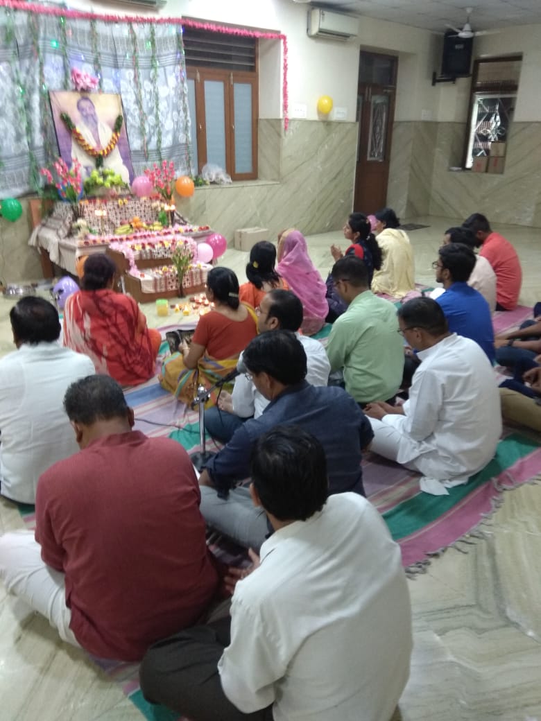 AshramBlr's tweet photo. 29.09.19~Sadhaks Of #SaintForHumanity in #Chennai celebrated #56thSelfRealizationDay of #Bapuji!

Also on
30.09.19~#Bhandara Program organised at MKB Nagar,Chennai for #POORS under #SelflessSewaActivities thereby promoting #ActionPackedThoughts of #बापूजी!
https://t.co/im5UHsLYiJ https://t.co/ohSqzbDqJh