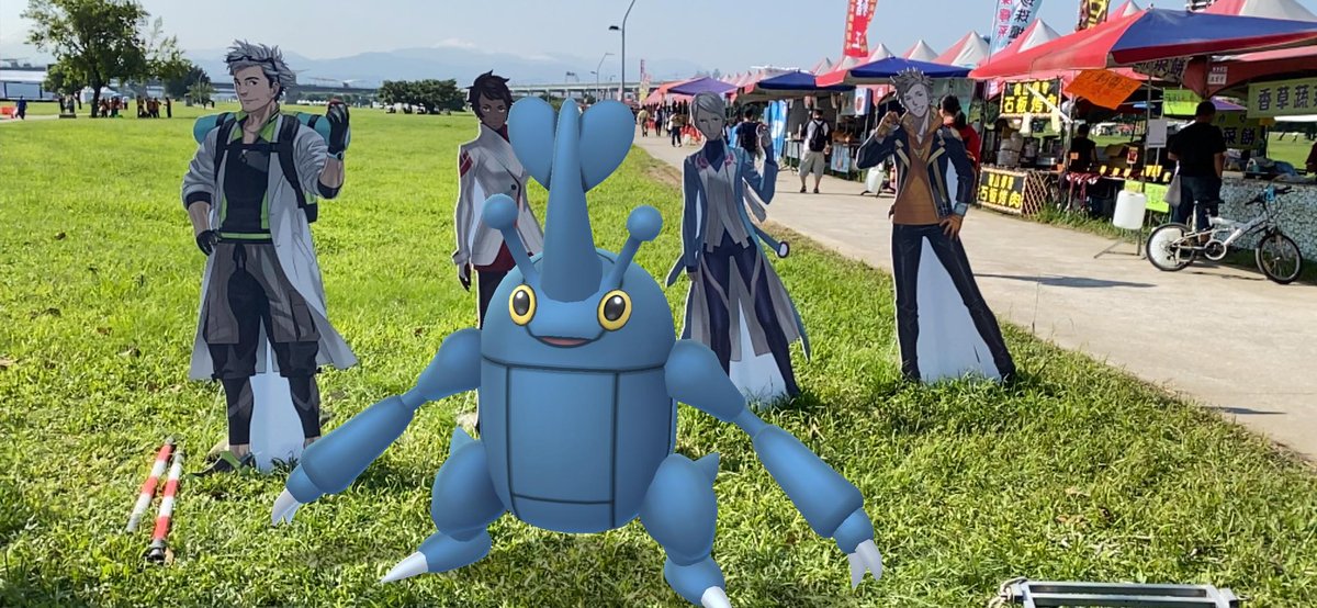 いさお モンスターボール虫カゴの中に何入ってるのか気になりましたがヘラクロス人形 オスもメスも撮ってて愛を感じました 1枚目こだわってますね