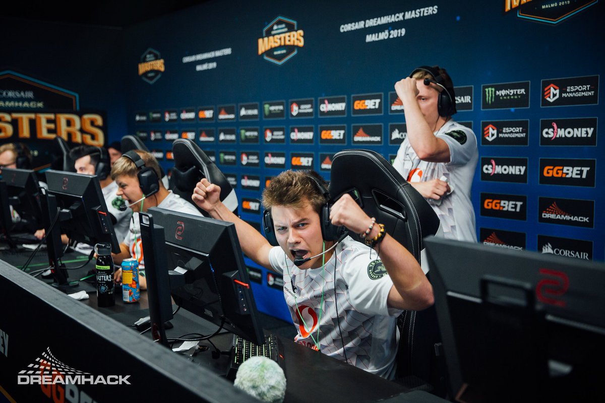 EPICPLAYZZ's tweet photo. .@mousesports zrobiło comeback z wyniku 2:10 i wygrało Inferno 16:12.
Półfinalista #DHMalmo zostanie wyłoniony na de_dust2! 😎 https://t.co/3Ch2Waixra