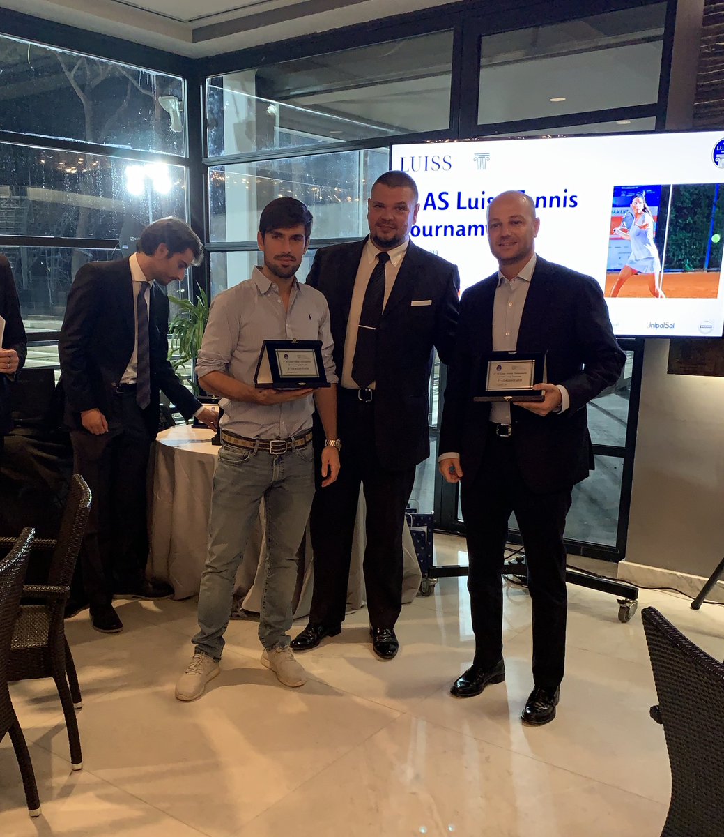 SportLUISS's tweet photo. Ecco i nomi dei vincitori del VI AS Luiss Tennis Tournament
🥇Francesco Piscopello e Alfredo Spezzano nel doppio Tiebreak
🏅Andrea Romani, Francesco Buscaino, Giacomo Leccese, Giovanni Grotto, Raffaele Grella, Antonio Nigro nel Rodeo
🎖Giovanni Santucci e Pierluigi Pace nel Padel https://t.co/PsWaMqgay0
