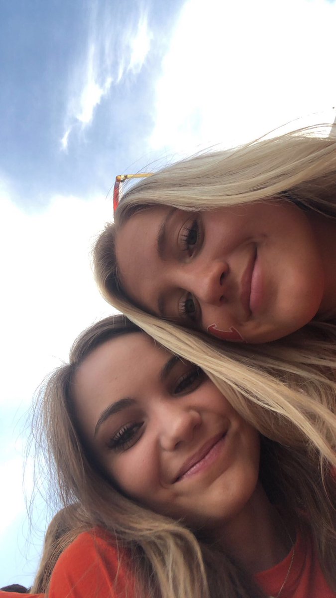 _jackiefarrar's tweet photo. Happy Birthday Kaleigh! 🎉💓I’m so lucky to have a friend that loves to leave football games as early as I do😌Also very thankful for all of our memories, including our tennis days🥰🥰Love you so much!!! ❤️ https://t.co/NGjjl2pEiR